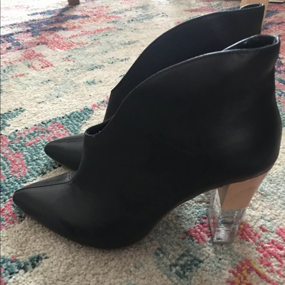 NWOT Chinese Laundry black booties